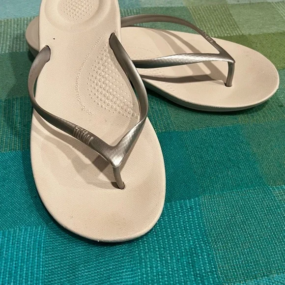 Women's Silver Flip Flops - Picture 4 of 5